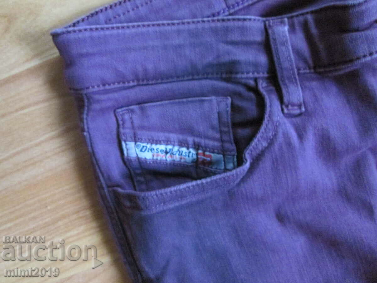 Livrarea Blugi originali DIESEL, culoare visiniu, numarul 28 Livrarea Blugi originali DIESEL, culoare visiniu, numarul 28