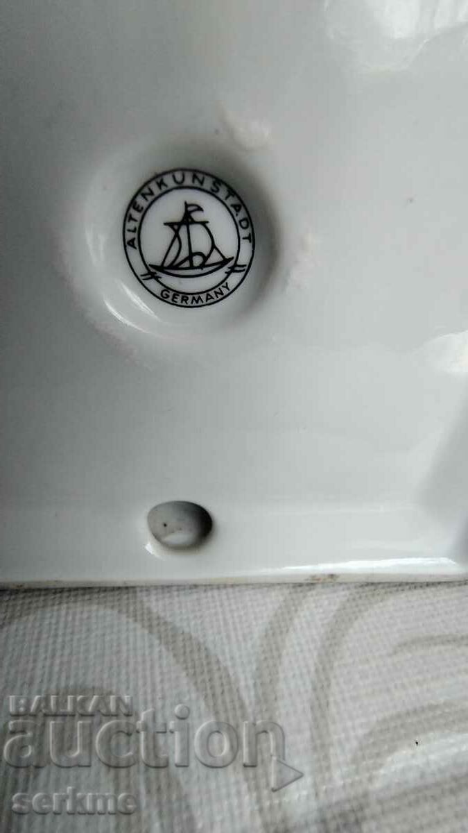 Ashtray with price 8.00 BGN | € 4.09 Ashtray with price 8.00 BGN | € 4.09