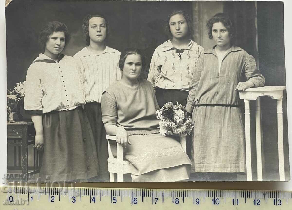 Schoolgirls from the village of Chair in Ruse, 1925