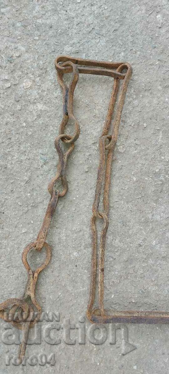 Auction OLD HAND FORGED FIREPLACE CHAIN Auction OLD HAND FORGED FIREPLACE CHAIN