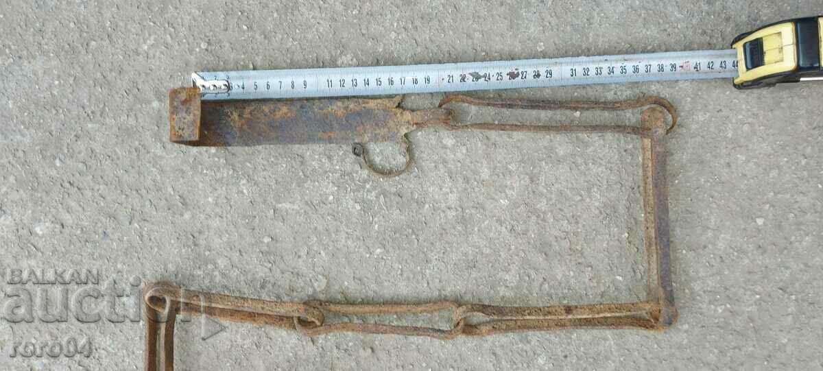 OLD HAND FORGED FIREPLACE CHAIN - 5 OLD HAND FORGED FIREPLACE CHAIN - 5