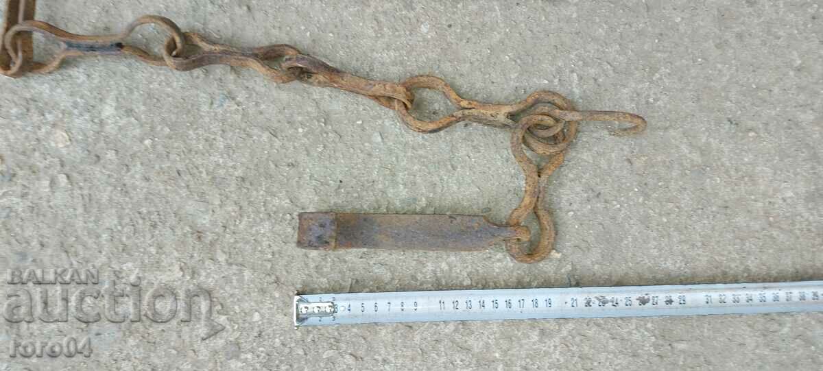OLD HAND FORGED FIREPLACE CHAIN - 6 OLD HAND FORGED FIREPLACE CHAIN - 6