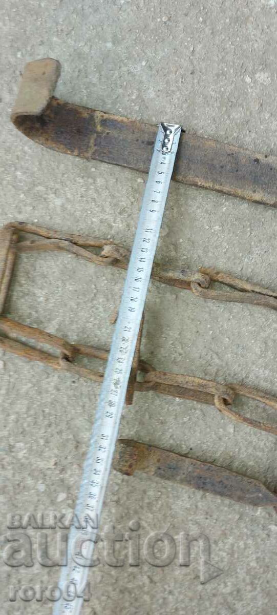 Delivery of OLD HAND FORGED FIREPLACE CHAIN Delivery of OLD HAND FORGED FIREPLACE CHAIN