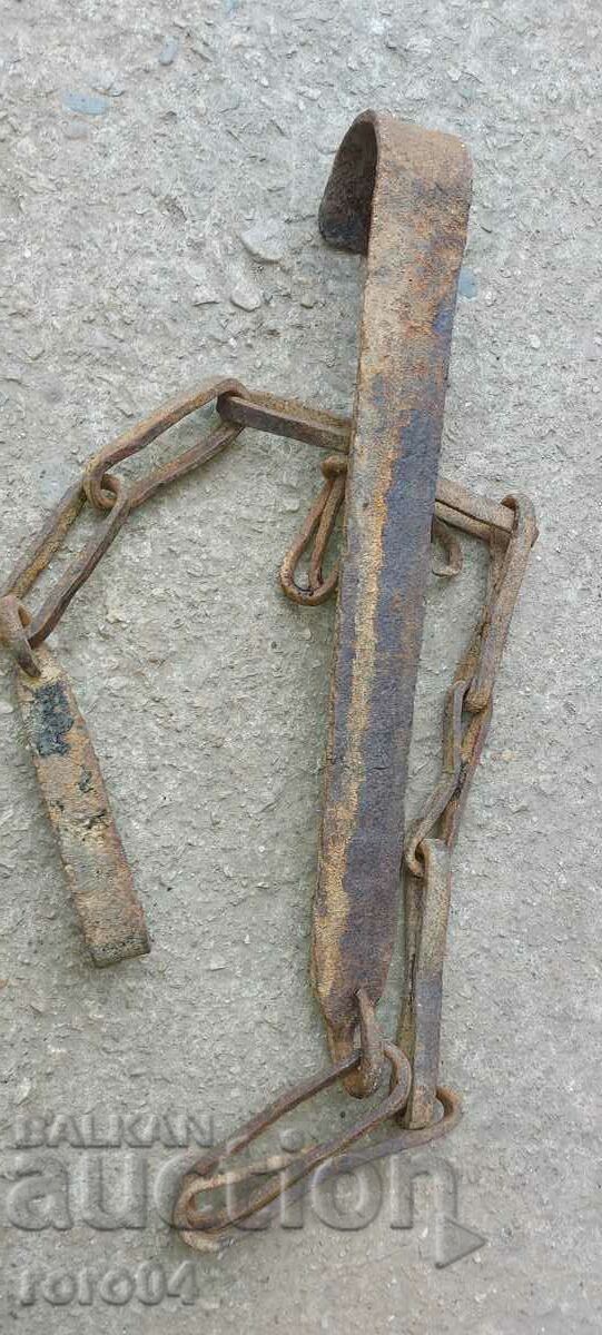 OLD HAND FORGED FIREPLACE CHAIN - 5 OLD HAND FORGED FIREPLACE CHAIN - 5