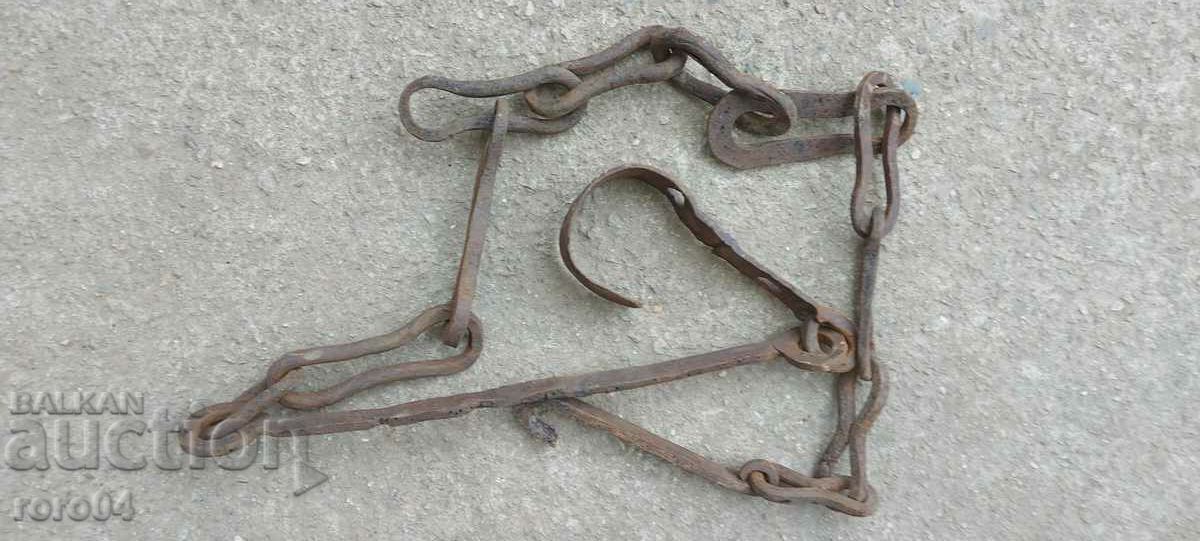 OLD HAND FORGED FIREPLACE CHAIN - 6 OLD HAND FORGED FIREPLACE CHAIN - 6