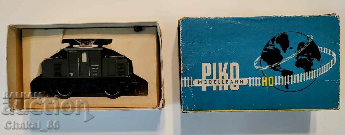 Ένα παλιό τρένο Piko με τρόλεϊ!