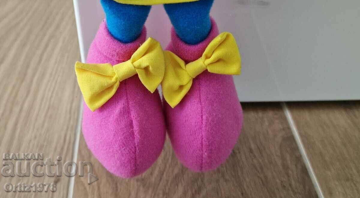 Παράδοση Μεζούρα τοίχου, κοριτσάκι - "I'm all great up" Παράδοση Μεζούρα τοίχου, κοριτσάκι - "I'm all great up"