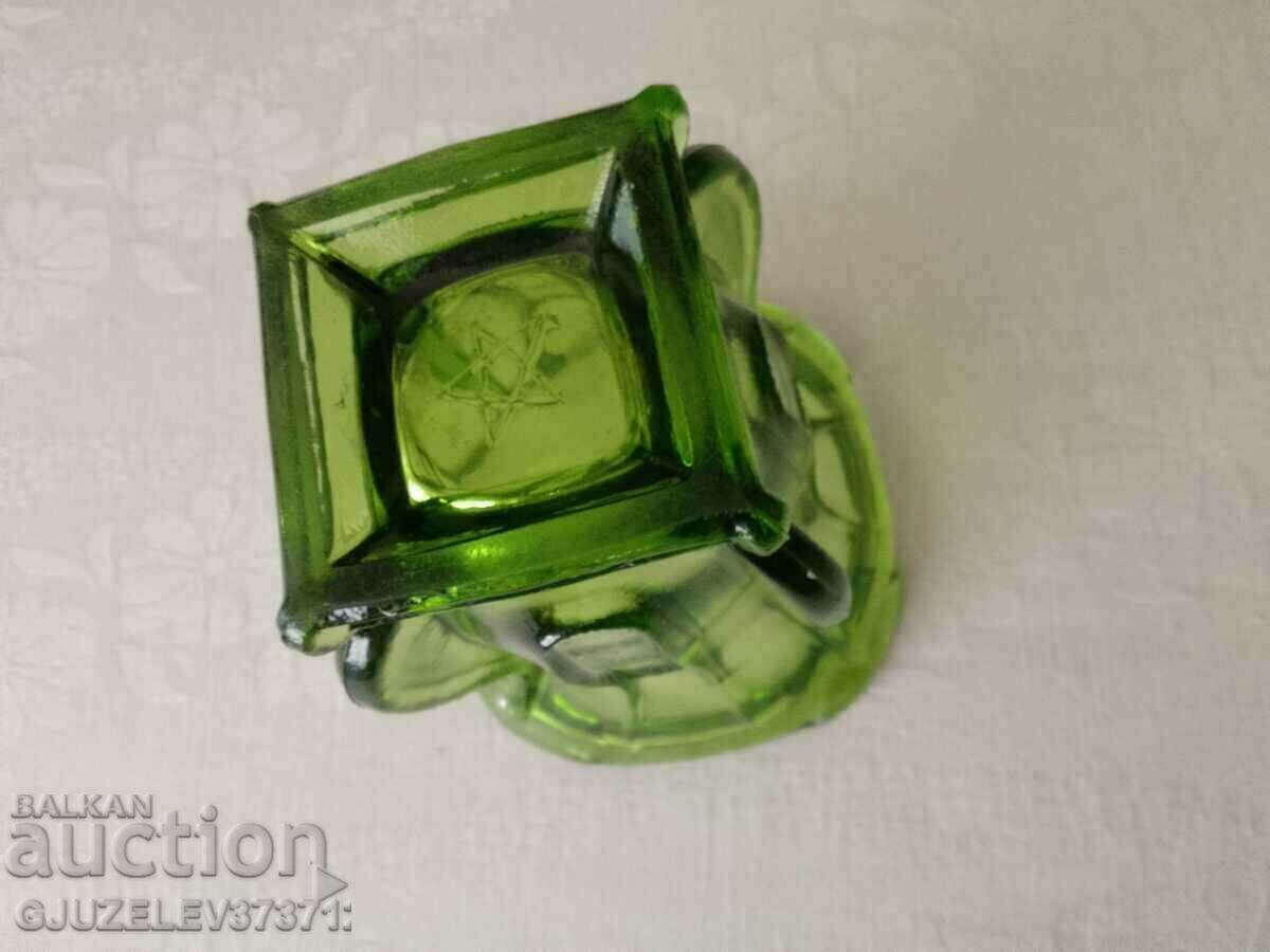 Vase Art Deco green glass - 1920-1930 with price 59.00 BGN | € 30.17 Vase Art Deco green glass - 1920-1930 with price 59.00 BGN | € 30.17