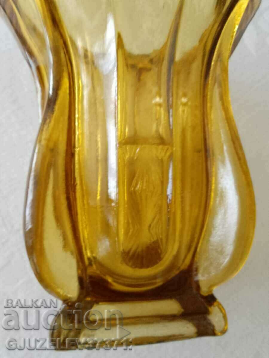 Delivery of Art Deco glass vase - 1920-1930