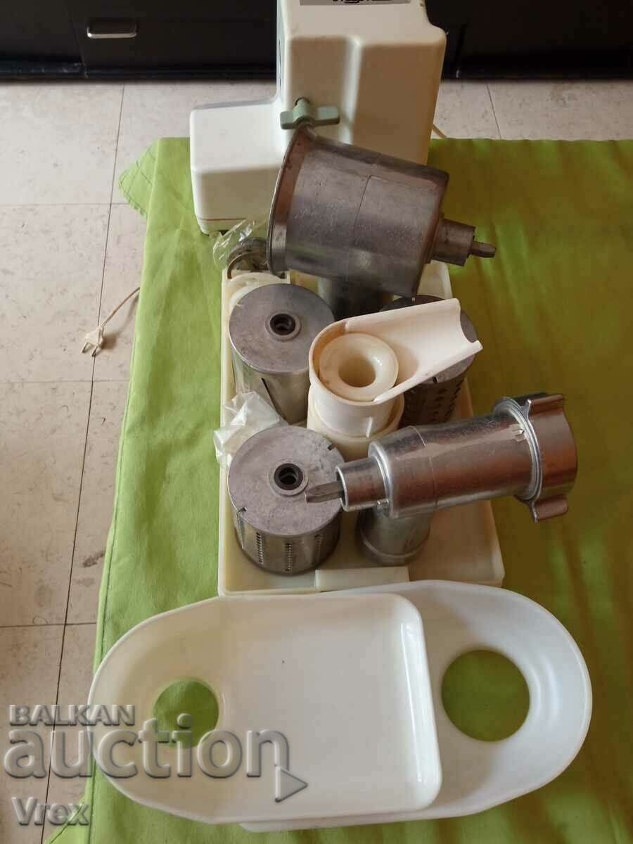 Electric meat grinder/food processor - collectible - 5 Electric meat grinder/food processor - collectible - 5