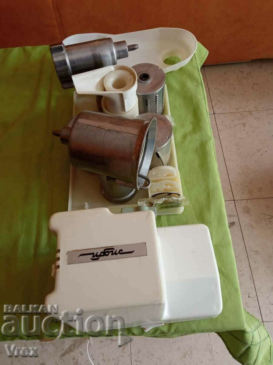 Electric meat grinder/food processor - collectible - 6 Electric meat grinder/food processor - collectible - 6