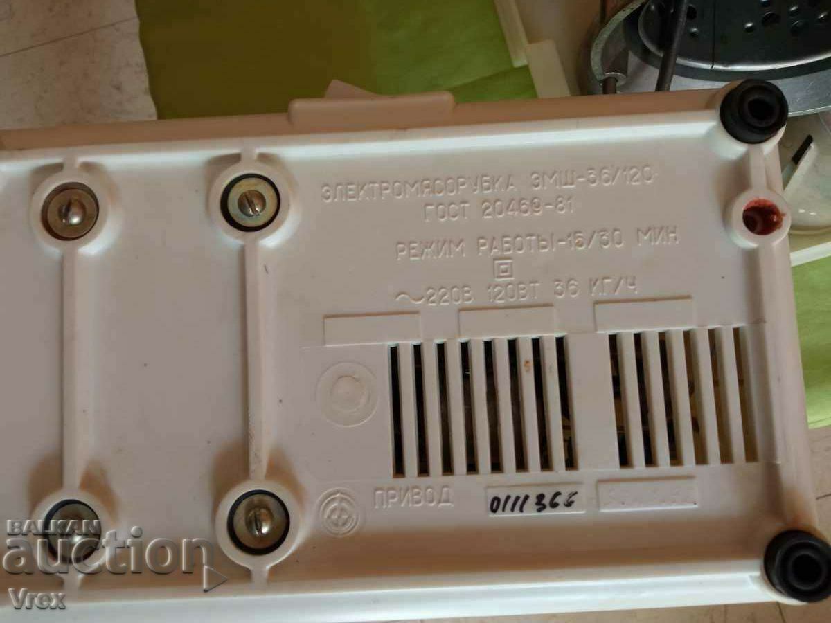 Electric meat grinder/food processor - collectible - 7 Electric meat grinder/food processor - collectible - 7