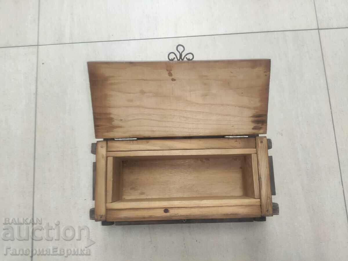 Auction  Wooden box carving 14/15/31cm.