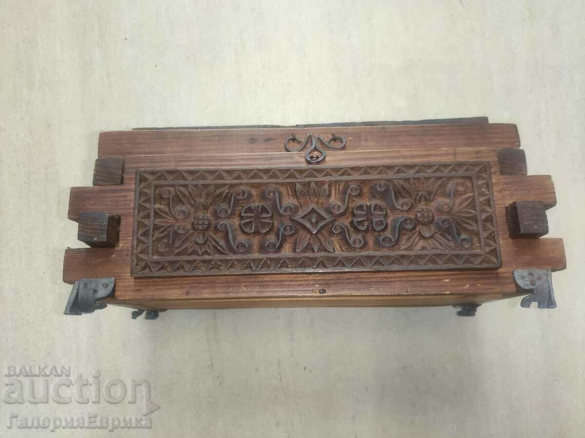 Wooden box carving 14/15/31cm. - 5