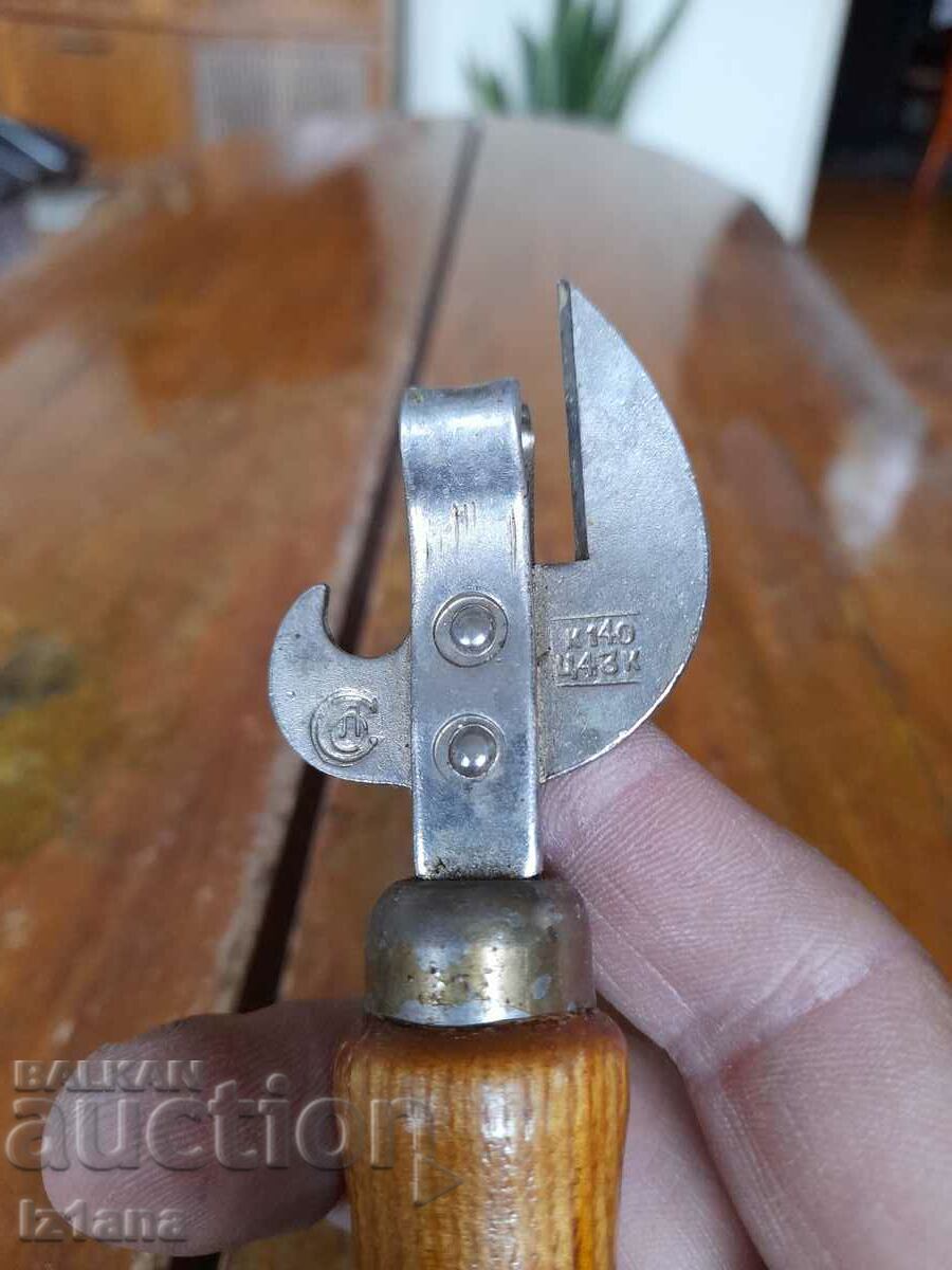 Licitație Vechi deschizător de conserve rusești Licitație Vechi deschizător de conserve rusești