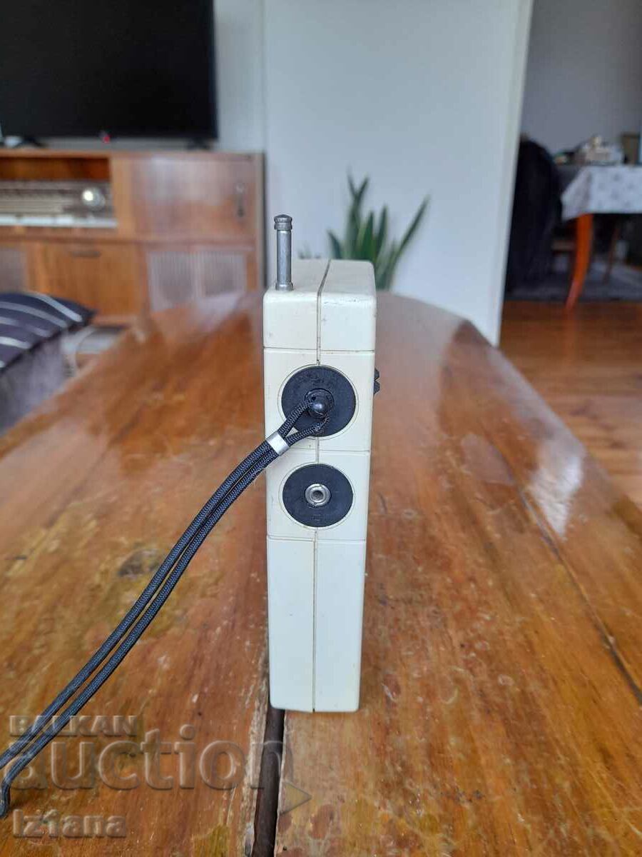 Old radio, radio receiver RFT with price 42.00 BGN | € 21.47 Old radio, radio receiver RFT with price 42.00 BGN | € 21.47