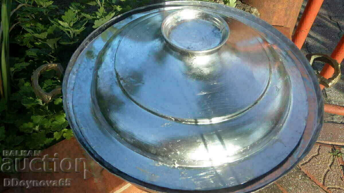 Old copper pan with lid with price 103.50 BGN | € 52.92