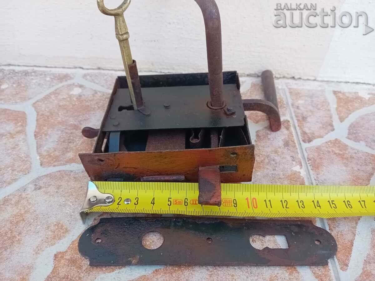 Auction ancient primitive lock with bronze key Auction ancient primitive lock with bronze key