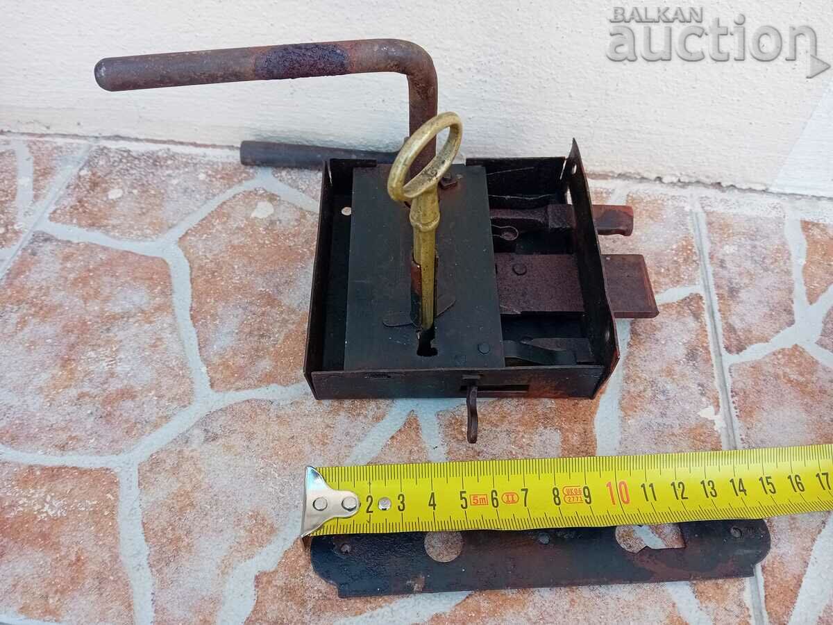 ancient primitive lock with bronze key - 5 ancient primitive lock with bronze key - 5