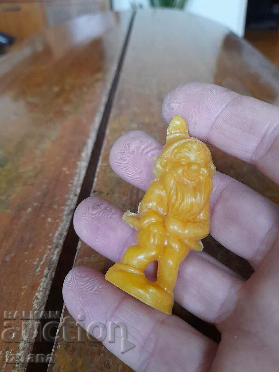 Jucărie veche, figurină cu preț 16.00 BGN | € 8.18 Jucărie veche, figurină cu preț 16.00 BGN | € 8.18