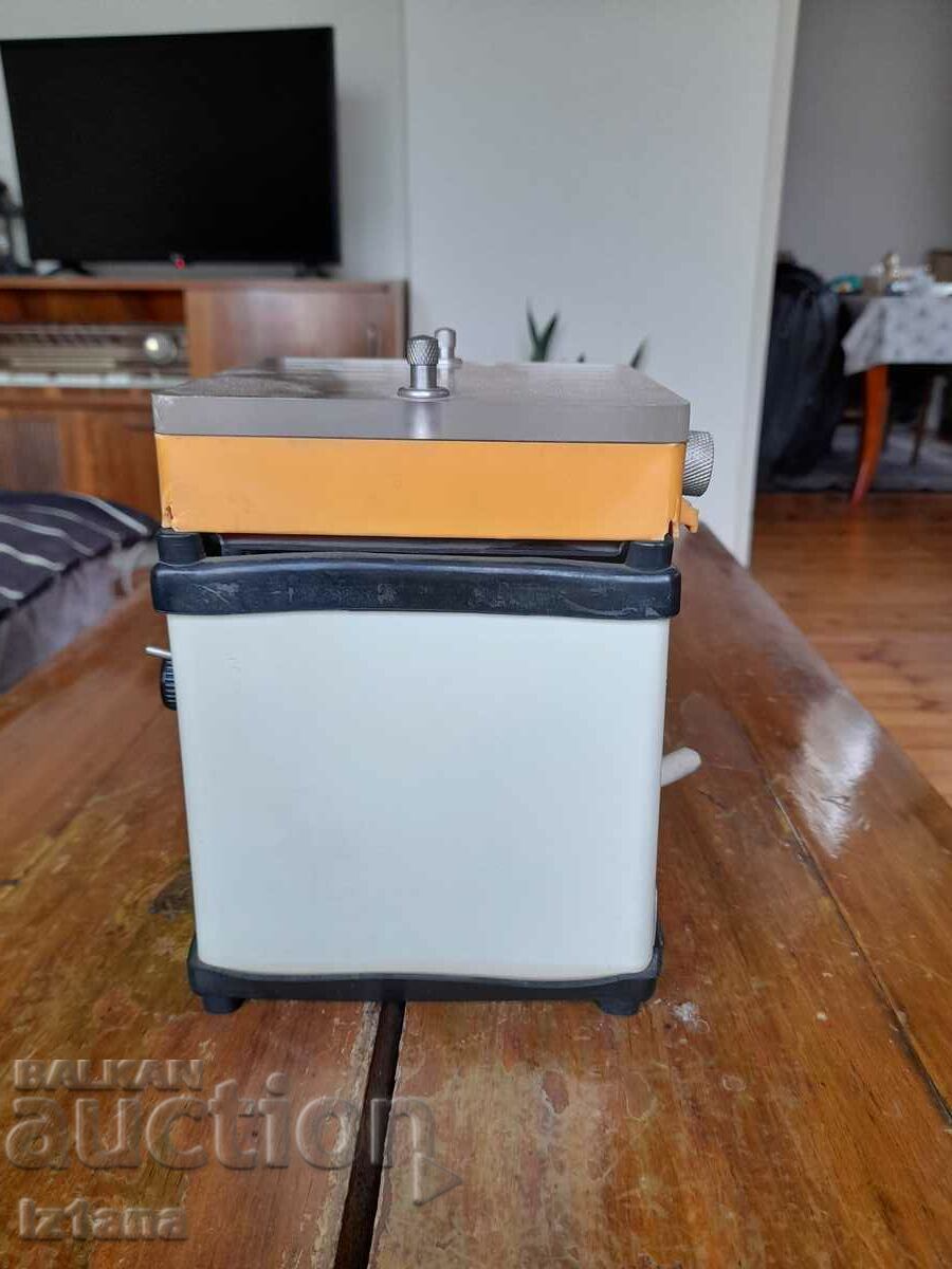 Old centrifuge for blood samples with price 110.00 BGN | € 56.24 Old centrifuge for blood samples with price 110.00 BGN | € 56.24