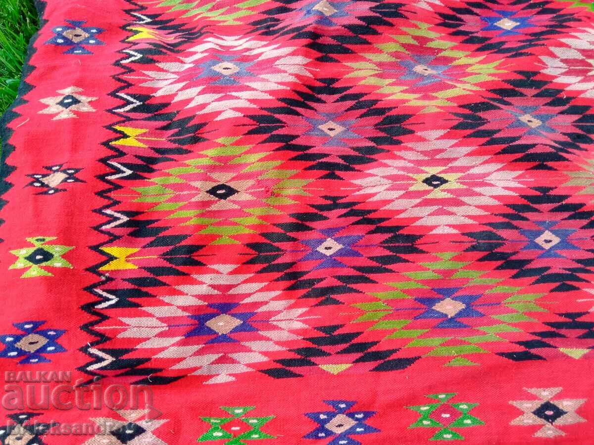 Licitație Un covor Chipro foarte mare Licitație Un covor Chipro foarte mare