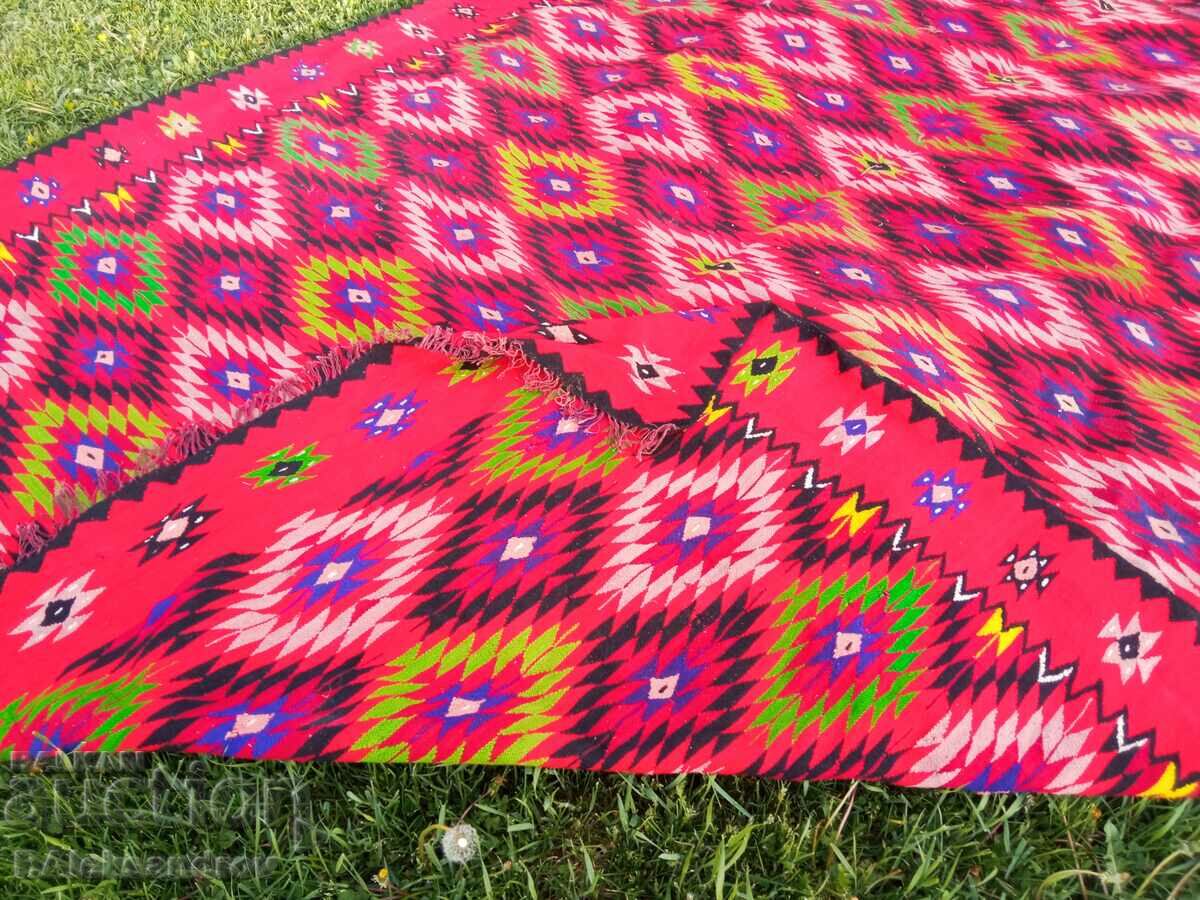 Un covor Chipro foarte mare - 7 Un covor Chipro foarte mare - 7