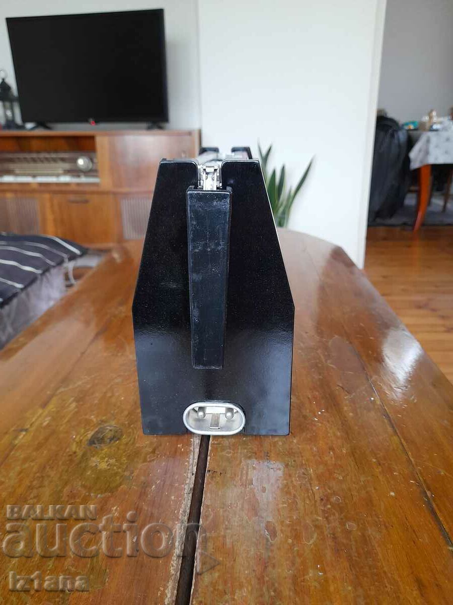 Auction An old toaster AKA Auction An old toaster AKA