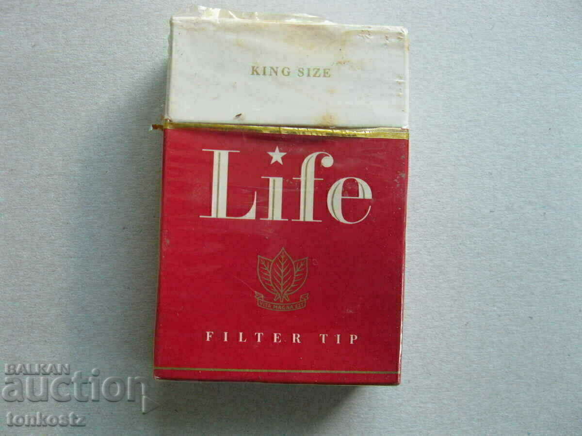 Box of LIFE USA cigarettes unopened for collection Box of LIFE USA cigarettes unopened for collection