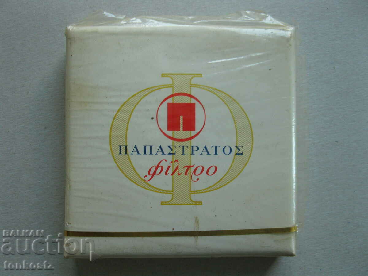 Ένα κουτί τσιγάρα Παπαστράτος Ελλάδα κλειστό για συλλογή