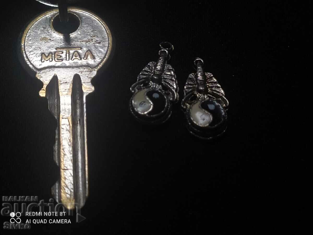 Pendant Yin and Yang, and something else, former earrings with price 0.01 BGN | € 0.01 Pendant Yin and Yang, and something else, former earrings with price 0.01 BGN | € 0.01