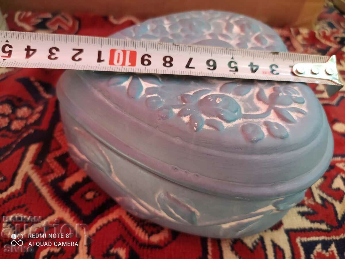 Auction Heart-shaped jewelry box, large Auction Heart-shaped jewelry box, large