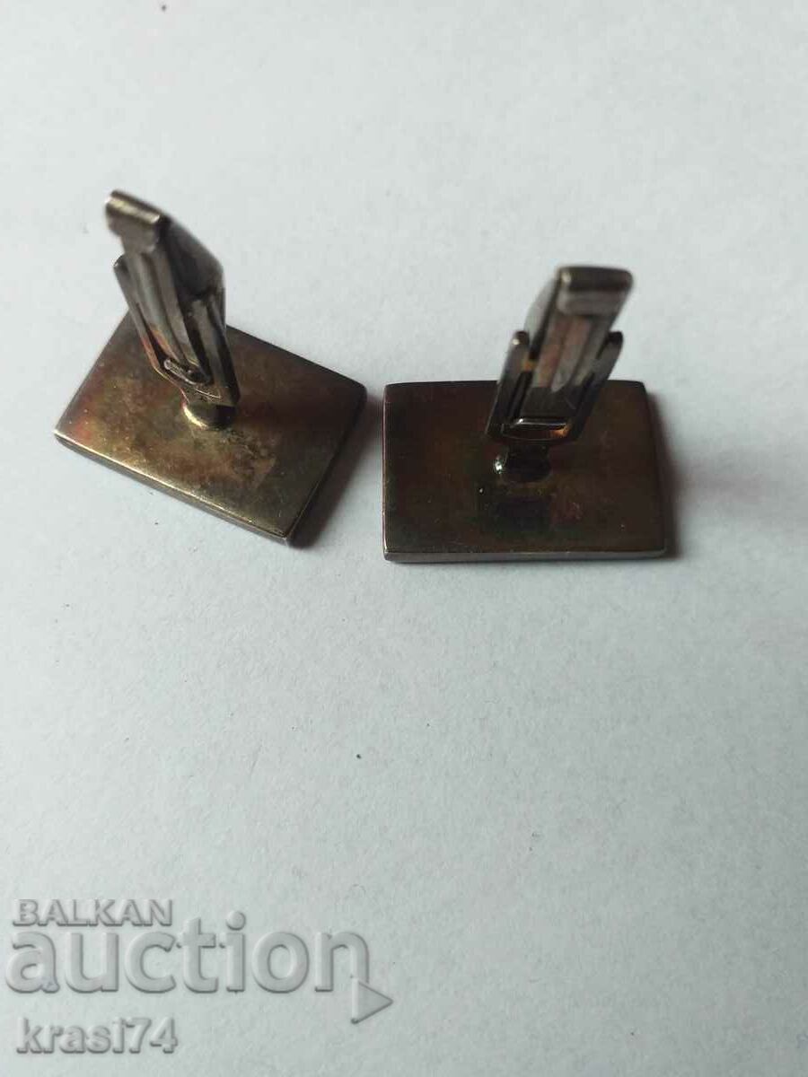 Silver cuffs with price 20.00 BGN | € 10.23 Silver cuffs with price 20.00 BGN | € 10.23