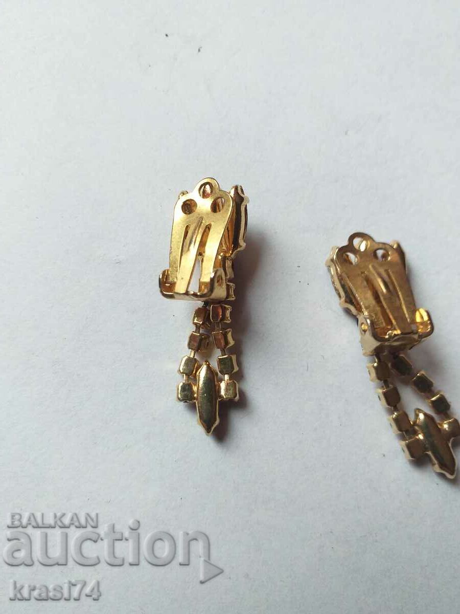 Обици с цена 15.00 лв. | € 7.67 Обици с цена 15.00 лв. | € 7.67