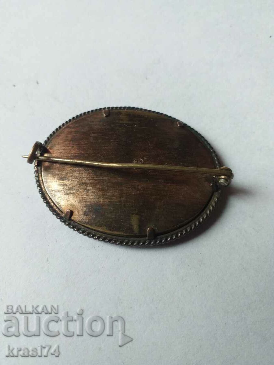 Broșă veche cu preț 20.00 BGN | € 10.23 Broșă veche cu preț 20.00 BGN | € 10.23