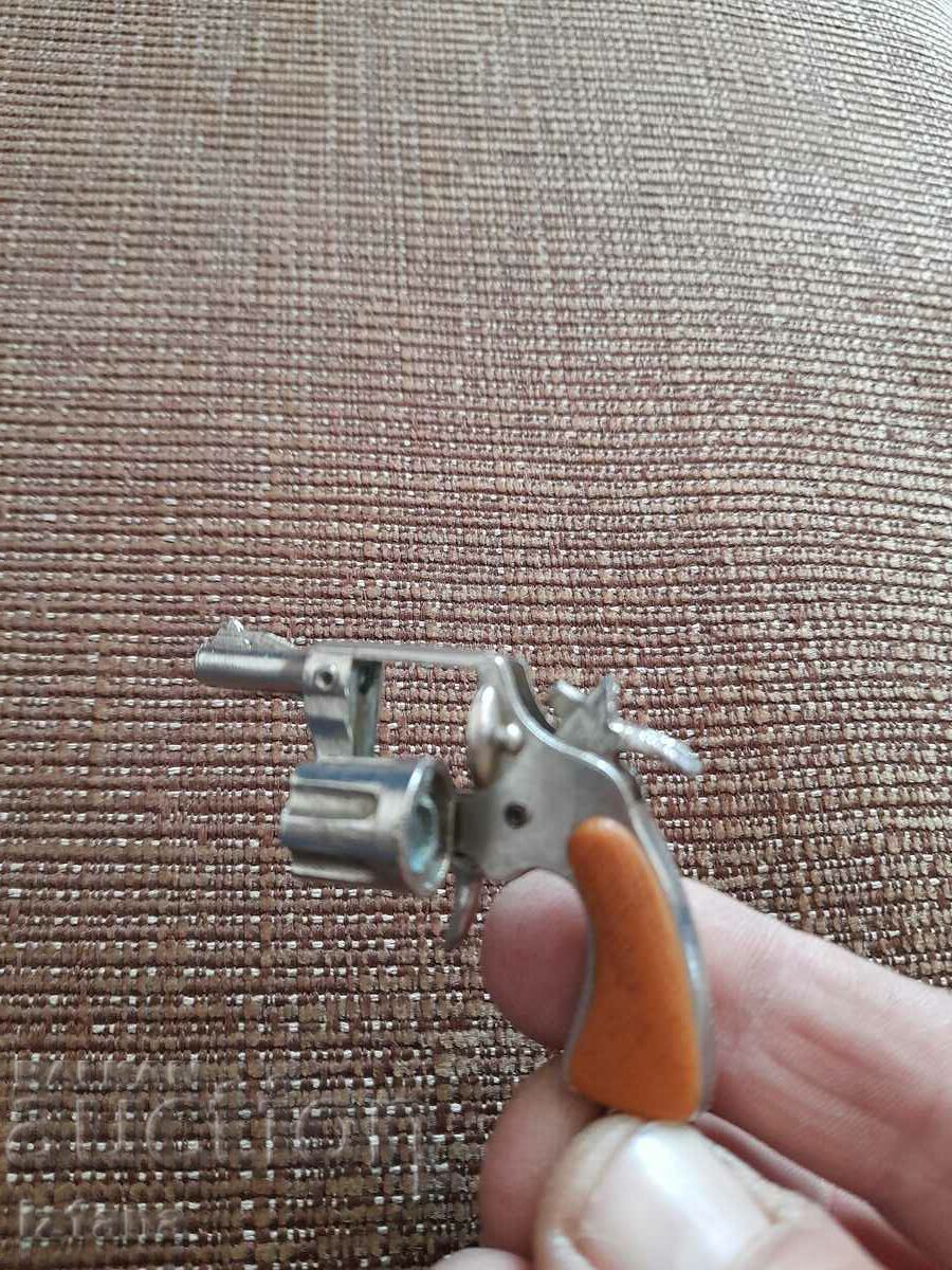Delivery of Old key chain Pistol Delivery of Old key chain Pistol