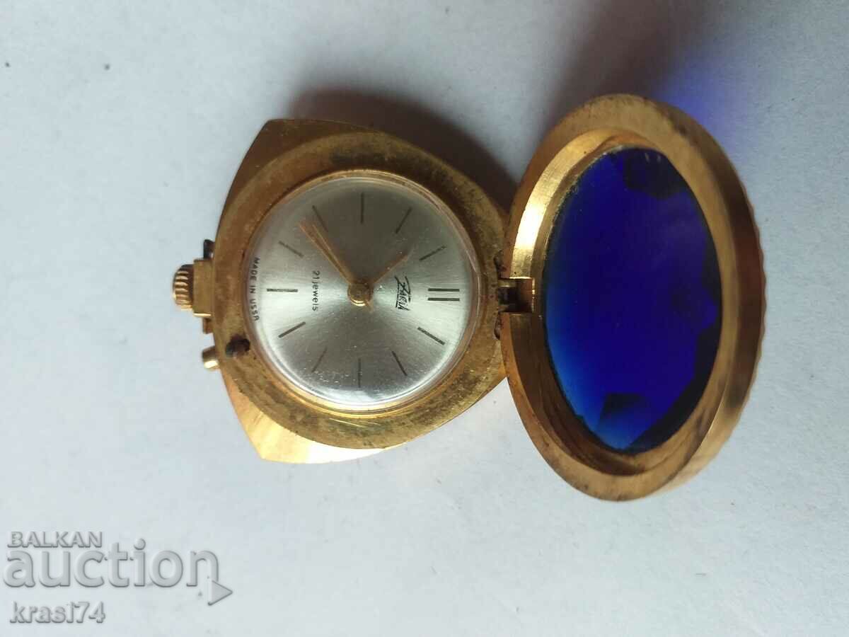 Ceas cu medalion aurit cu preț 55.00 BGN | € 28.12 Ceas cu medalion aurit cu preț 55.00 BGN | € 28.12