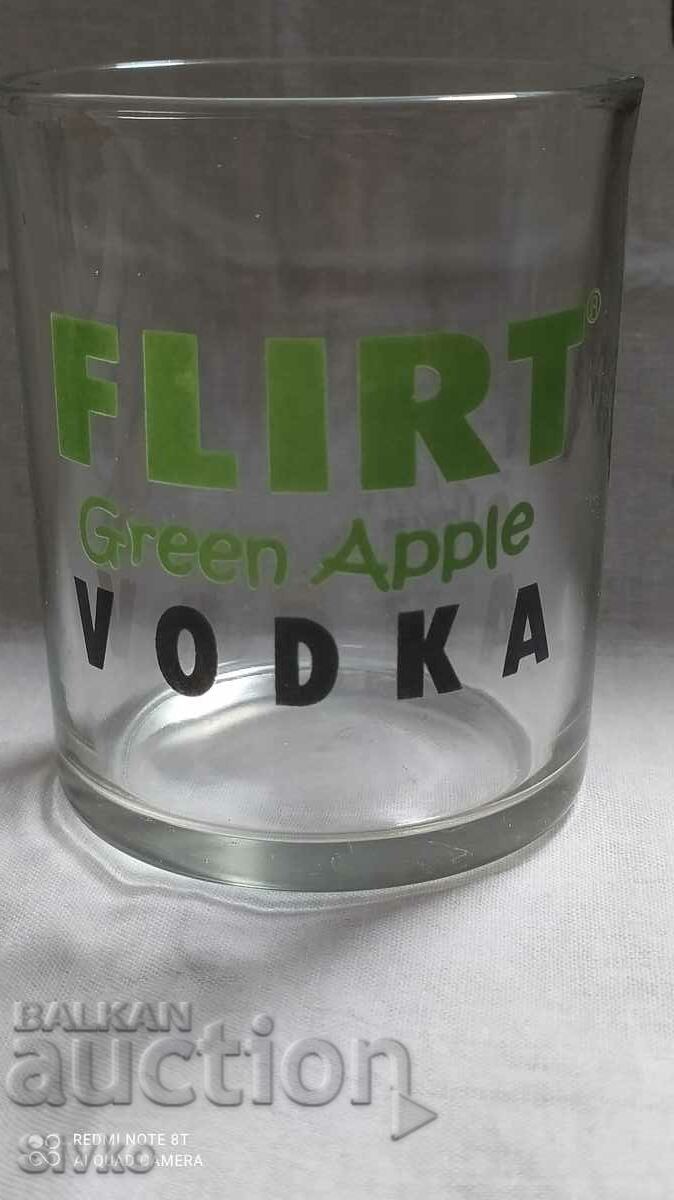 Ένα ποτήρι διαφημιστική βότκα FLIRT