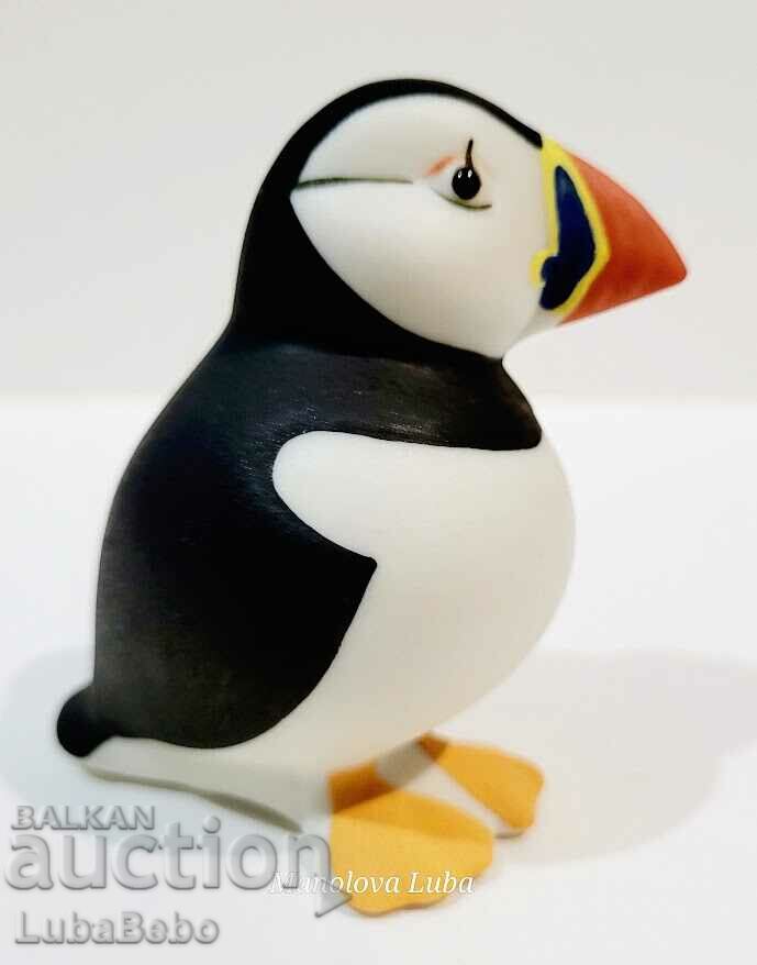 A collectible Puffin porcelain figurine - 5 A collectible Puffin porcelain figurine - 5