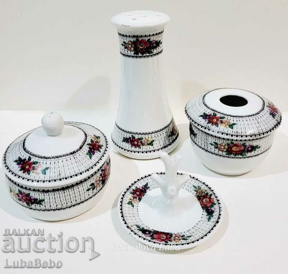 Σετ νεσεσέρ μπουντουάρ Antique Victoria Czecho-Slova με τιμή 80.00 BGN | € 40.90 Σετ νεσεσέρ μπουντουάρ Antique Victoria Czecho-Slova με τιμή 80.00 BGN | € 40.90