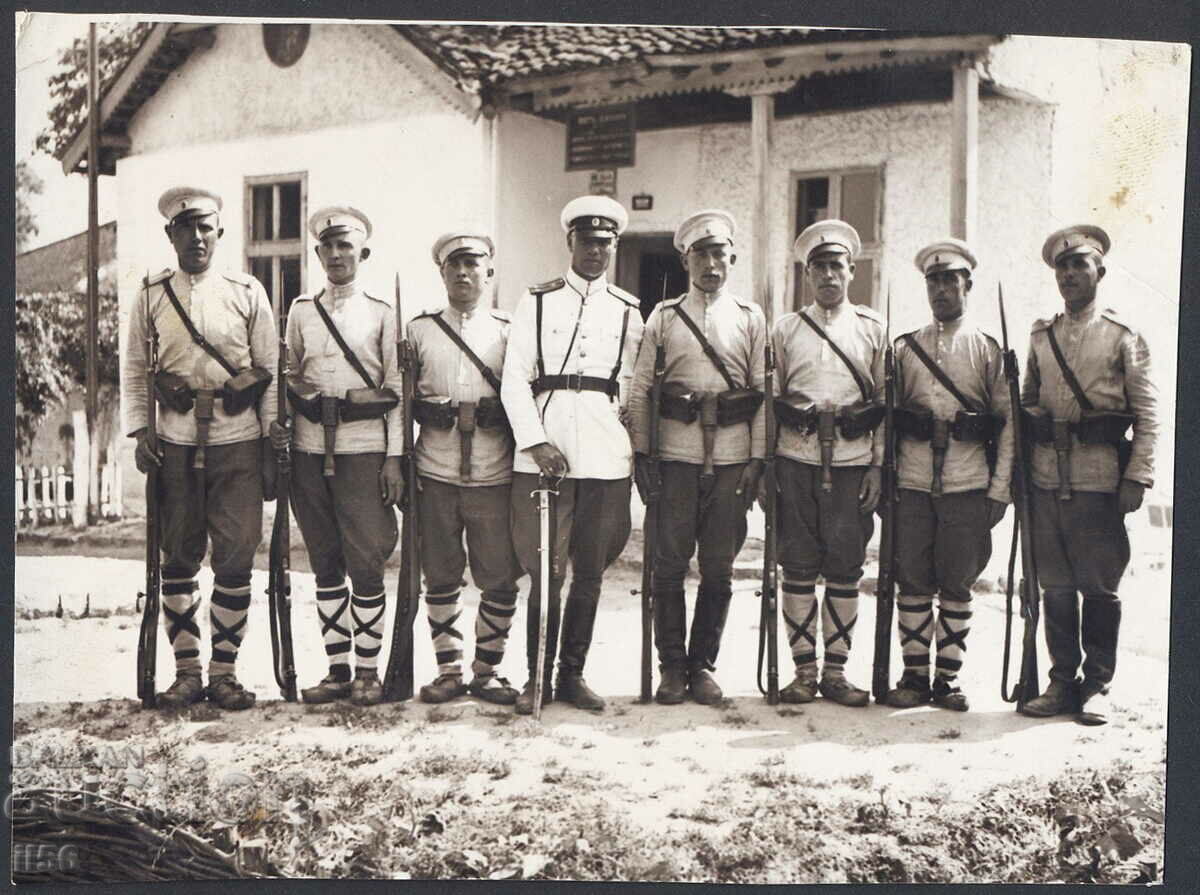 Φωτογραφία - φυλάκιο - Βούλγαροι συνοριοφύλακες - περ. 1930