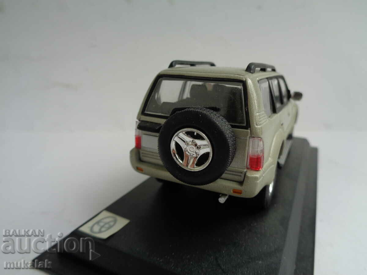 Delivery of 1:43 TOYOTA LAND CRUISER STROLLER TOY MODEL Delivery of 1:43 TOYOTA LAND CRUISER STROLLER TOY MODEL