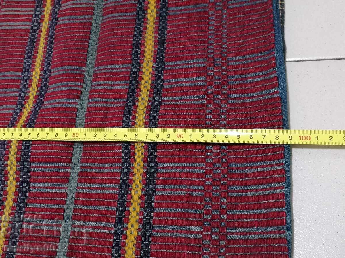 Πλεκτό κάλυμμα μαξιλαριού με πλέξη στο χέρι με τιμή 46.00 BGN | € 23.52