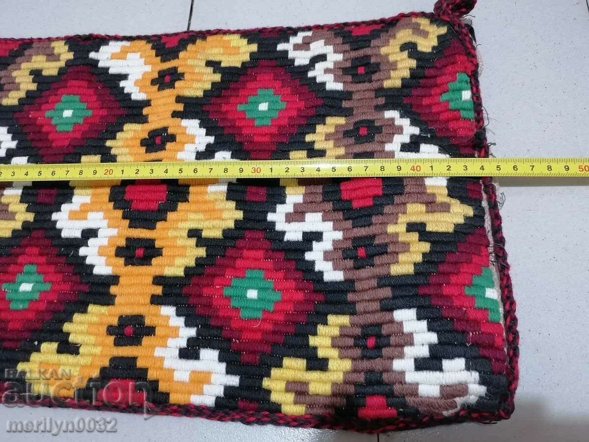 Πλεκτό κάλυμμα μαξιλαριού με πλέξη στο χέρι με τιμή 39.90 BGN | € 20.40