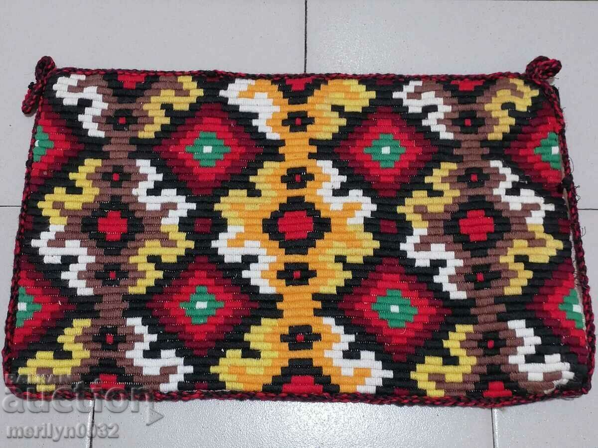 Πλεκτό κάλυμμα μαξιλαριού με πλέξη στο χέρι