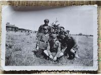 България Стара снимка фотография на група млади войници ...