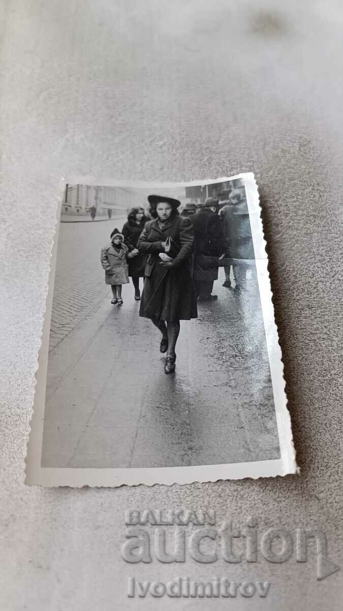 Photo Sofia Young woman on a walk