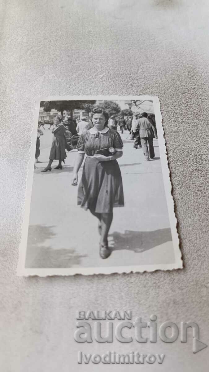 Fotografie Sofia Fată tânără la plimbare 1940