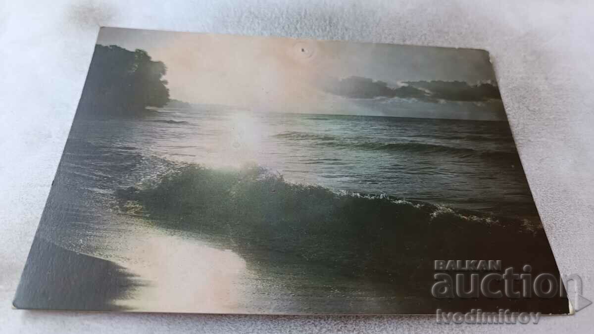 Пощенска картичка Варна Изгрев слънце 1961