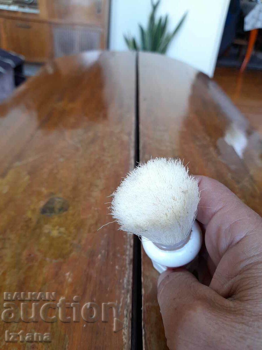 Licitație O perie de ras veche